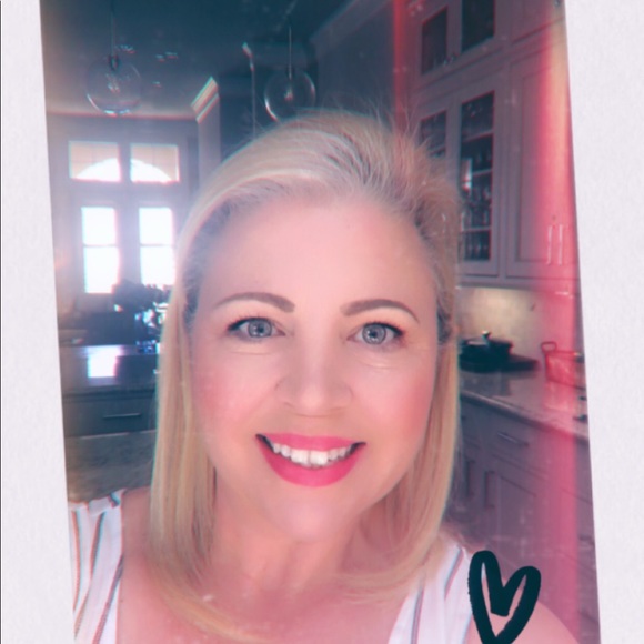 Meet your Posher, Gabi - Picture 1 of 1